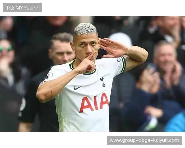 热刺边路传中精准，理查利森门前甩头顶偏